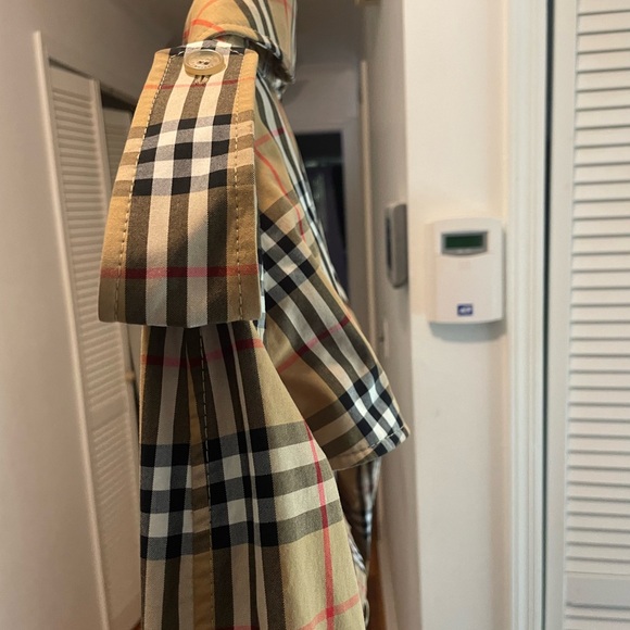 WOMAN’S BURBERRY LONG COLLAR TRENCH COAT - Picture 4 of 10